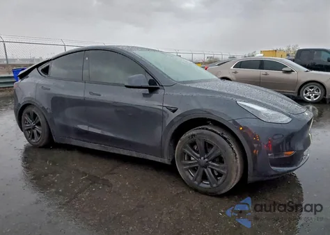 2024 Tesla Model Y из США, поврежденный, VIN 7SAYGAEE7RF037685